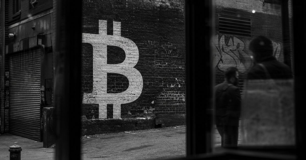 Bitcoin et Ether Perdent 1,07 Milliard de Dollars en une Semaine sous la Pression de l'Iran