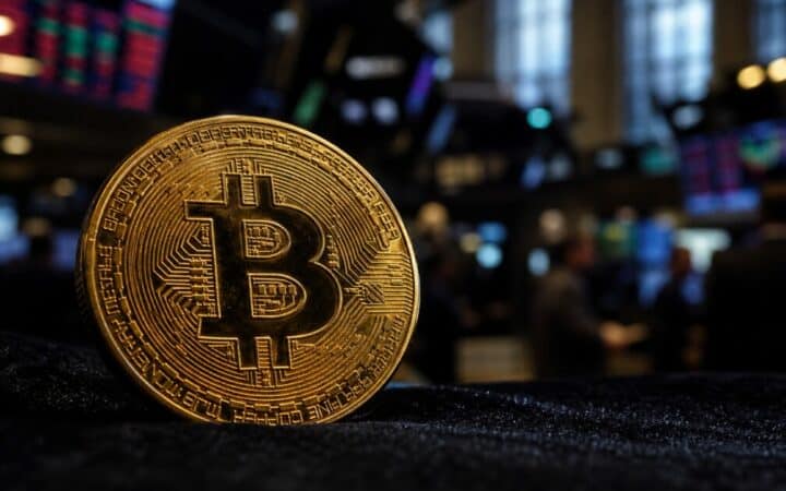 BTC Slides Under $80K as U.S. Flash Crash Fears Spook Traders