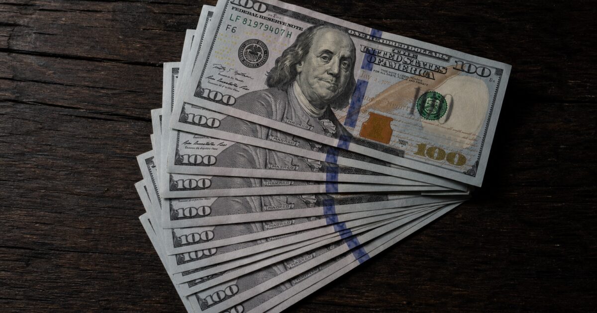 Dollar Slides as Traders Brace for Trump's Iran Nuclear Call