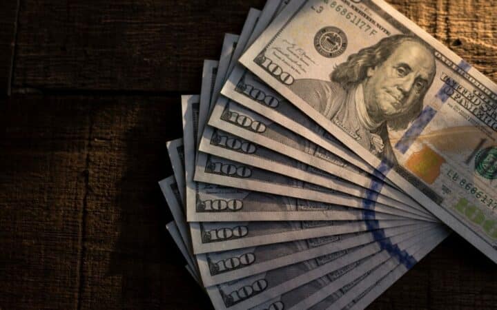 Les cartes crypto franchissent 7,8 milliards de dollars en mai grâce aux stablecoins