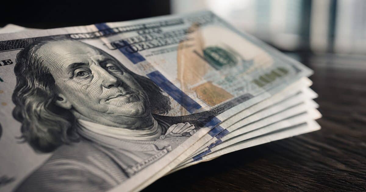 U.S.-Iran Strikes Freeze Dollar as Crypto Traders Eye Safe-Haven Flows