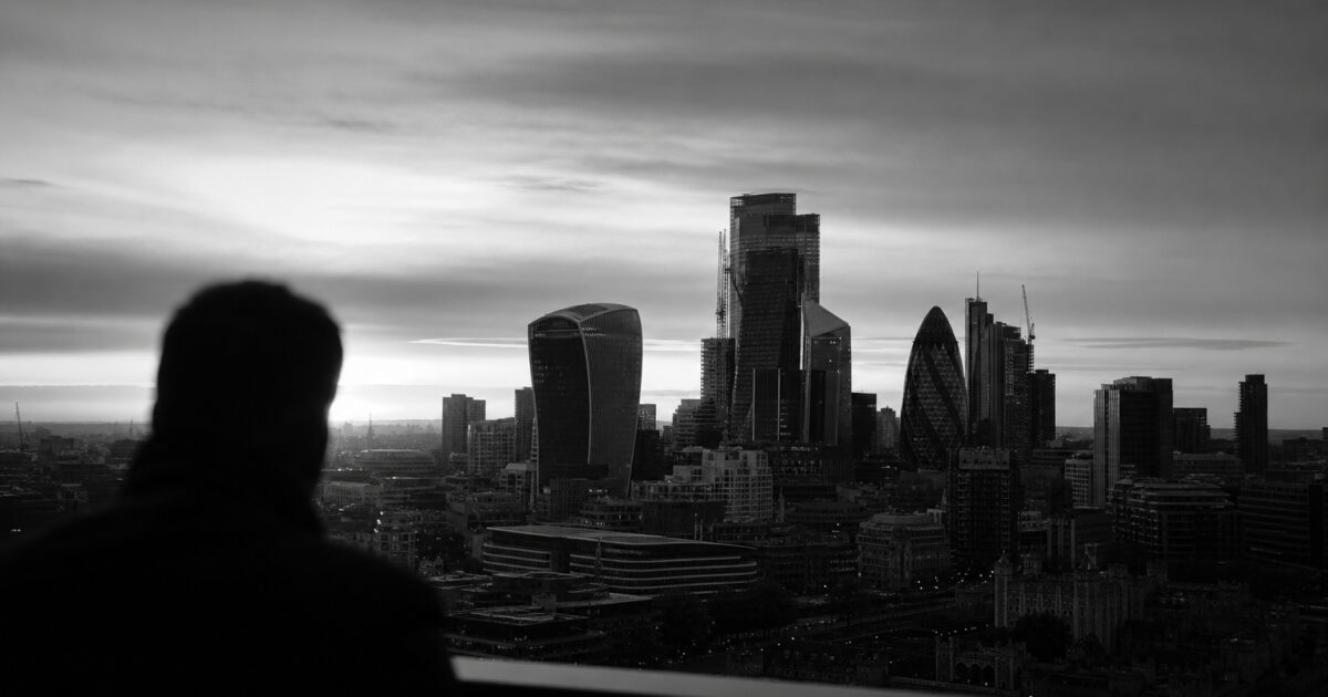 Andrew Tate Hits $890K in Losses on Hyperliquid as Romania Adds Trafficking Charges