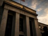Bitcoin Drops Below $60,000 as Fed Rates and AI Spending Squeeze Crypto Capital
