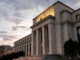 Capital Economics Sees Euro Sliding to $1.10 as Fed-ECB Policy Gap Widens