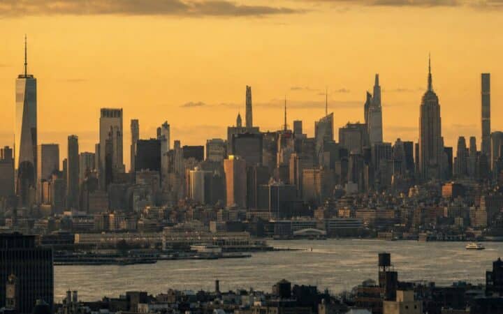 Claude's 85-Minute Public Outage Exposes a Widening Two-Tier Reliability Gap