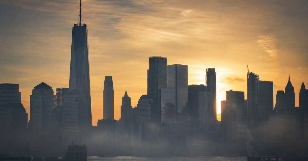 Crypto Spot Volume Crashes to $679 Billion as Tokenized Stocks Lure Traders Away