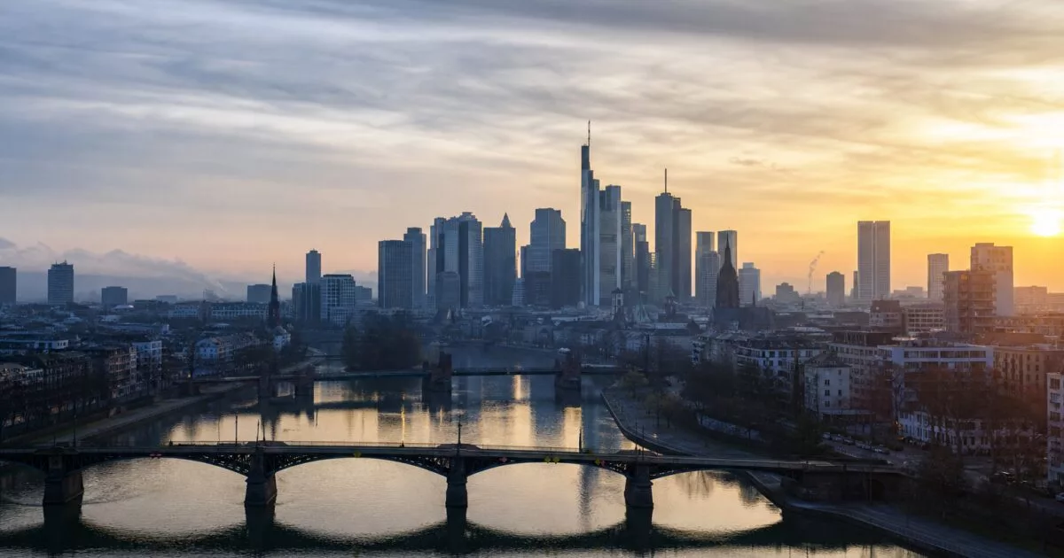 Eurozone Bond Yields Hit 3-Month Low as ECB Faces Slowdown Pressure