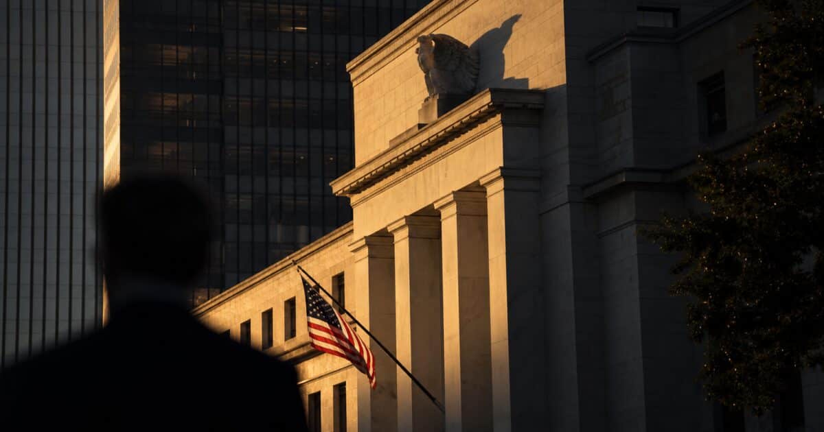Fed and Four Agencies Push Bank-Grade ID Rules on Stablecoin Issuers