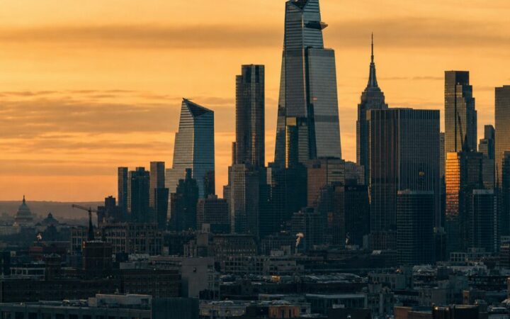 Goldman Sachs Cuts Gold Target to $4,900 as Rate Cut Bets Cool