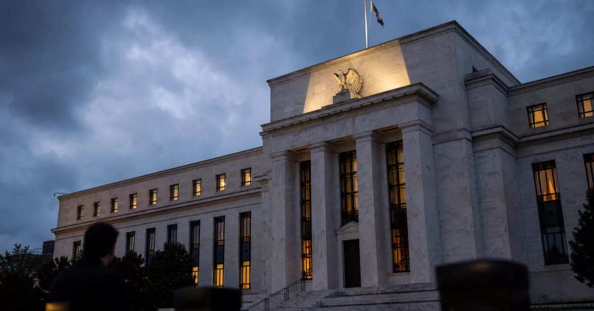 Macro Headwinds Pressure Crypto Amid Fed Uncertainty and Risk-Off Flows
