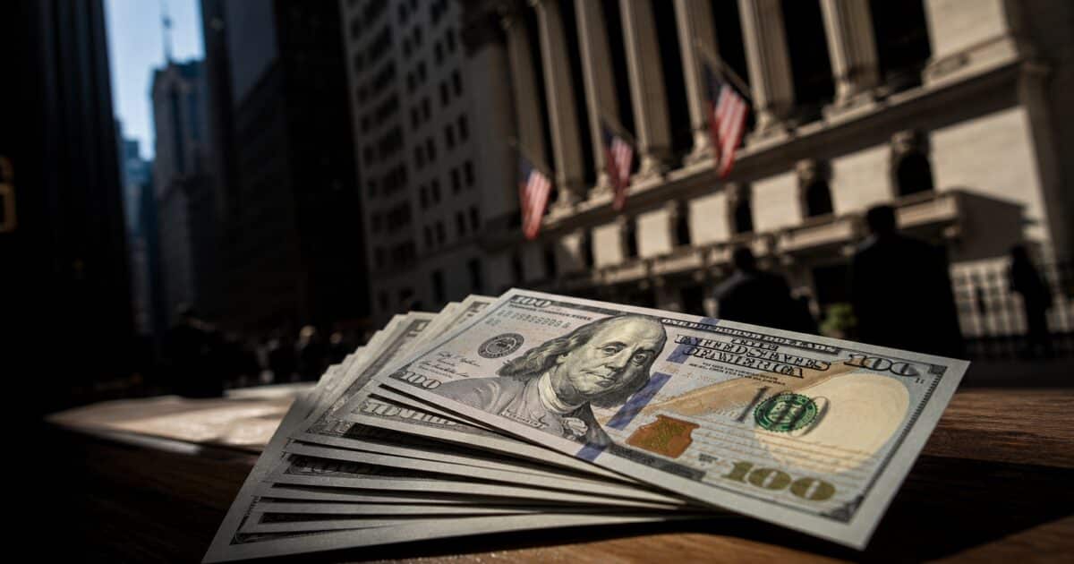 Natixis Calls Peak on Dollar Rally, Tells Clients to Sell USD Now