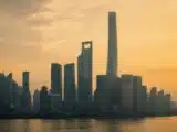 Asian Forex Traders Brace as Middle East Tensions Freeze Currency Moves Across Region