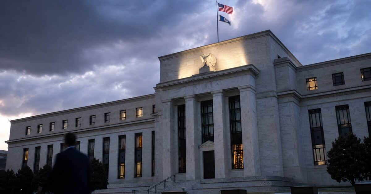 Le Bitcoin atteint 63 700 $ alors que les minutes de la Fed et les données sur l’emploi s&rsquo;annoncent