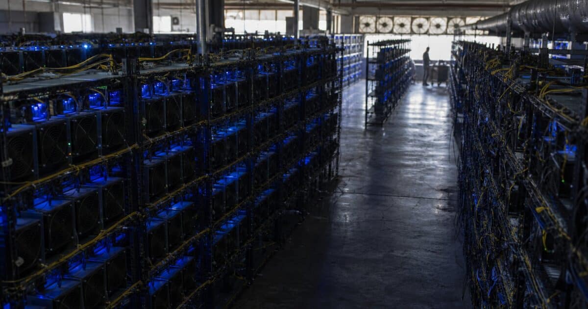 Bitcoin Drops Below $63,000 as Asian Session Leverage Flush Hits 6x Below Monthly Peak
