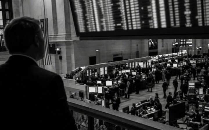 Bitcoin ETF Flows Underpin Institutional Positioning at Current Levels