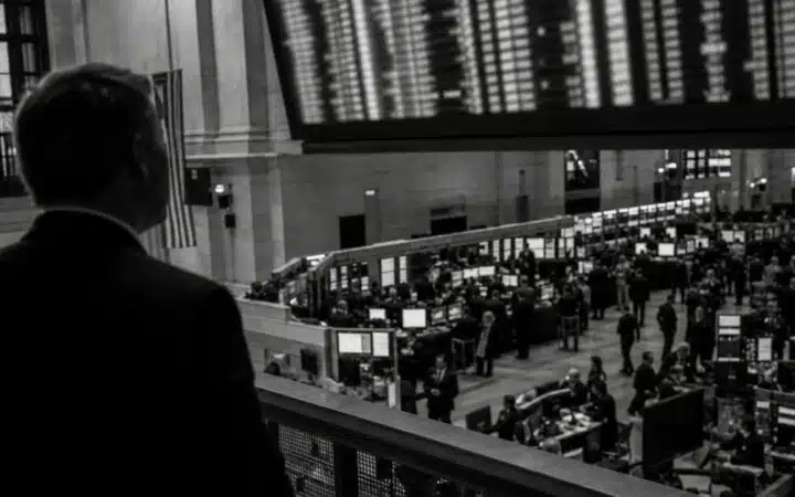 Bitcoin ETF Flows Underpin Institutional Positioning at Current Levels