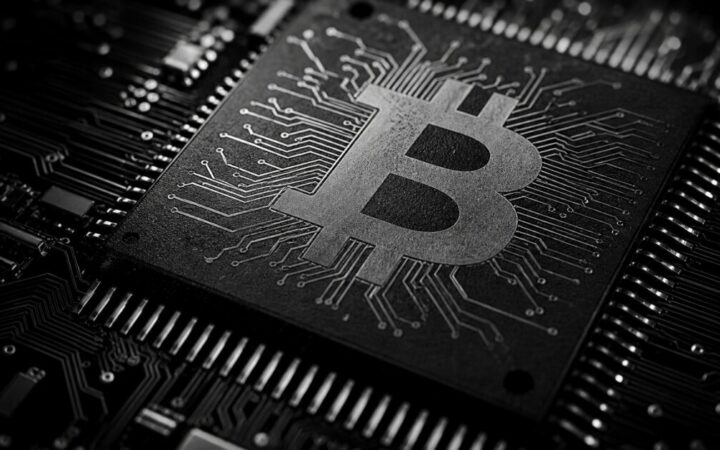 Bitcoin Plonge Sous 65 000 Dollars Quand Washington et Téhéran Allument la Mèche