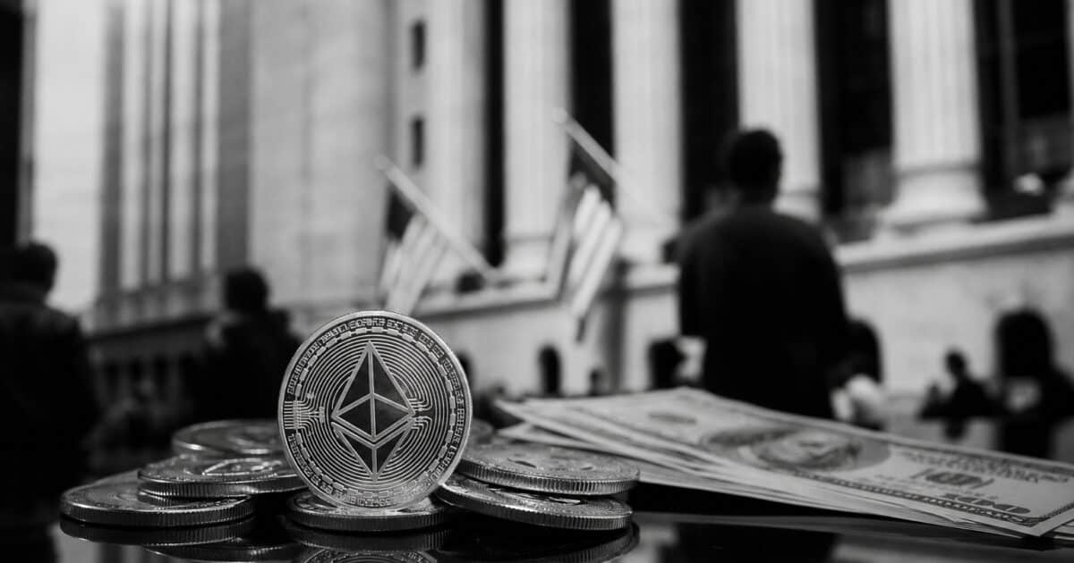 Exodus Cuts 25% of Staff, Lands Benchmark Backing in Stablecoin Pivot