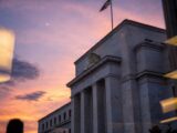 Fed's AI Inflation Worry Puts Rate Cuts at Risk for Tech and Energy Markets