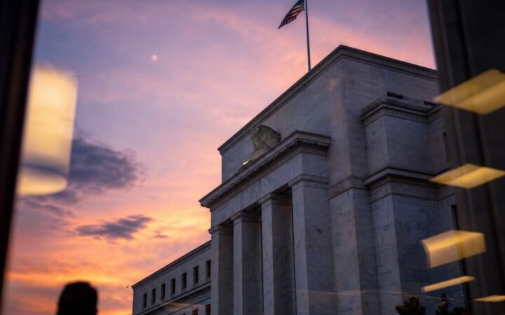 Fed's AI Inflation Worry Puts Rate Cuts at Risk for Tech and Energy Markets