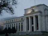 Gold Drops 28% From January Peak as Fed Rate Call and ETF Exits Pressure Bulls
