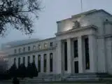 Gold Drops 28% From January Peak as Fed Rate Call and ETF Exits Pressure Bulls