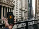 Macro Signals Keep Bitcoin Flat Near Key Levels