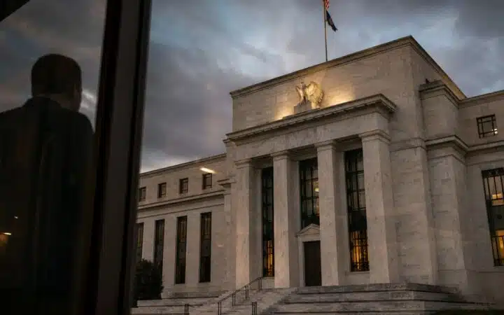 Macro Signals Shape Crypto Moves Amid Fed Uncertainty