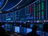 Robinhood's $26 Billion Crypto Volume Drop Puts Bitstamp Deal Under Pressure