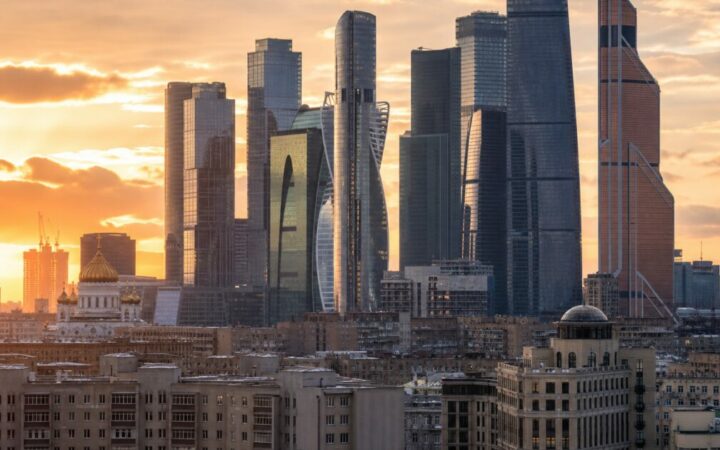 Russia Dumps 43.5 Tons of Gold in Six Months, Leaving Markets Guessing