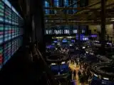Bitcoin ETF Flows Reveal Institutional Caution as Prices Dip
