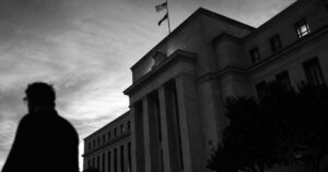 Dallas Fed's $700 Billion Warning Puts Tokenized Deposit Networks on Notice