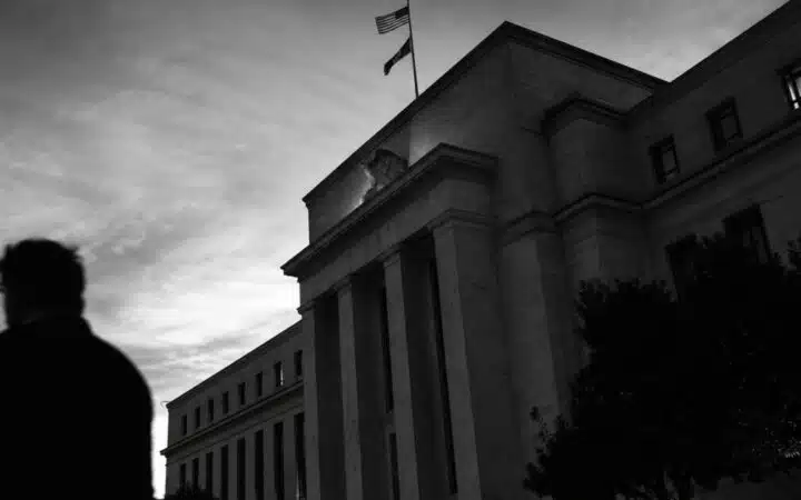 Dallas Fed's $700 Billion Warning Puts Tokenized Deposit Networks on Notice