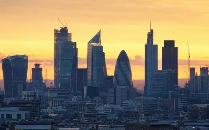 FCA Bans Two Advisers Over £126 Million in Pension Transfers