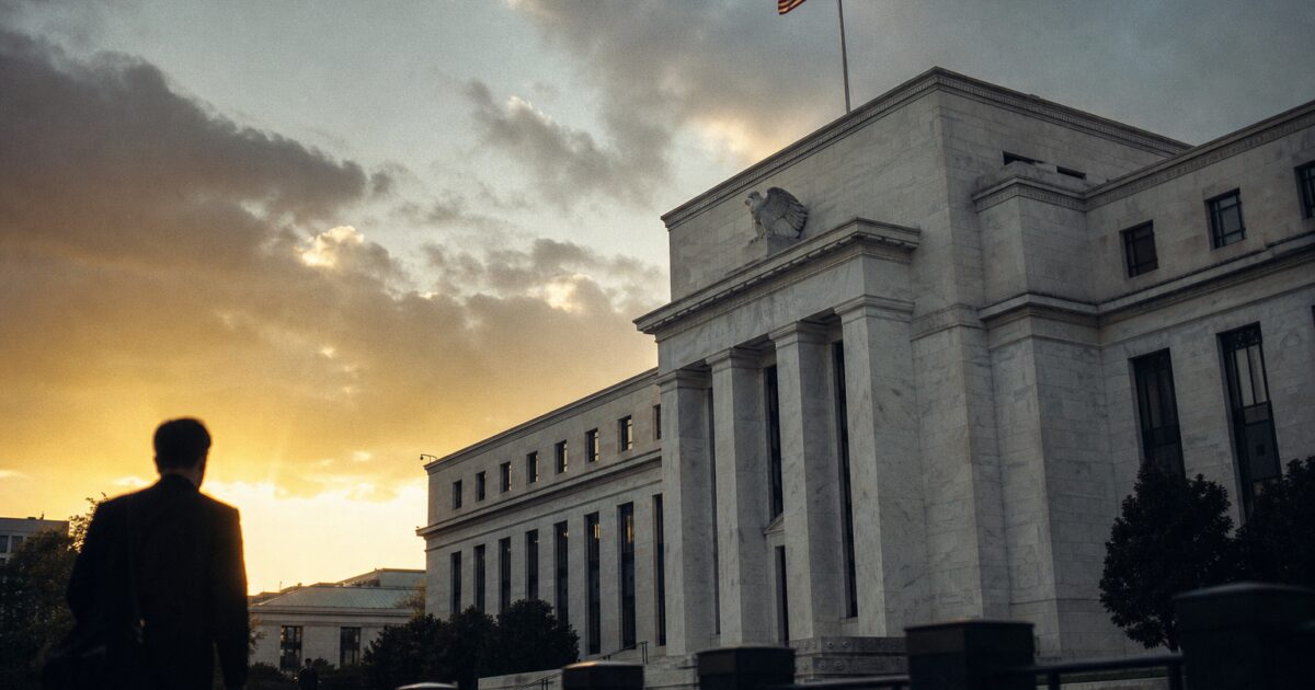 La Fed de Warsh voit l'IA comme un moteur de croissance mais reste dans le flou