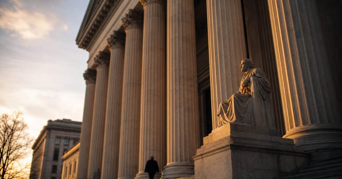 La volatilité du XRP ne surprend plus personne, mais les baleines continuent d'acheter malgré la chute sous 1