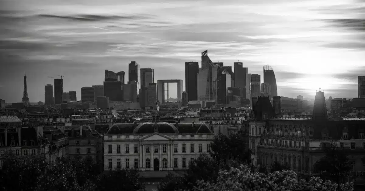 Le Déficit Français Grimpe à 106,8 Milliards d'Euros et Dépasse le Budget de la Défense
