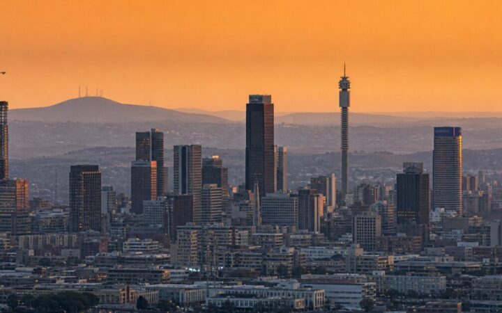 South African Rand Hits 18.70 as Business Sentiment Falls and Traders Watch Closely