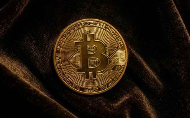 Trois Hommes du Missouri Arrêtés pour Tentative de Vol de 4 100 Bitcoin à 245 Millions de Dollars