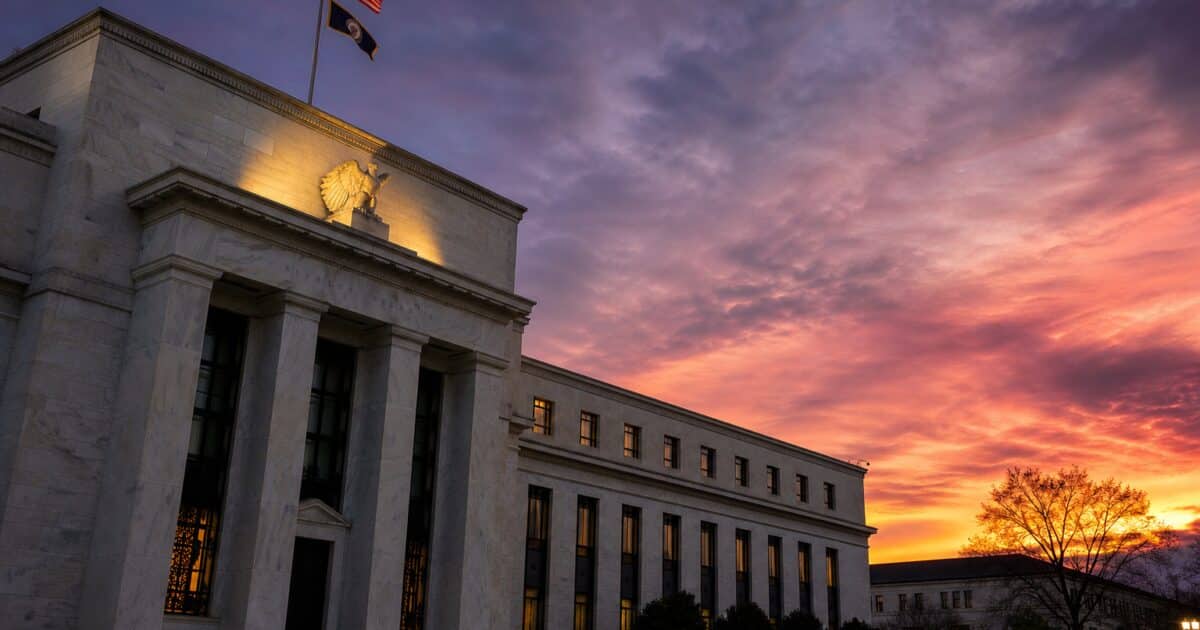 Bitcoin Holds Firm as Oil Climbs and Fed Rate Hike Bets Mount