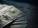 Dollar Climbs to 105.36 as U.S.-Iran Standoff Rattles Currency and Bond Markets