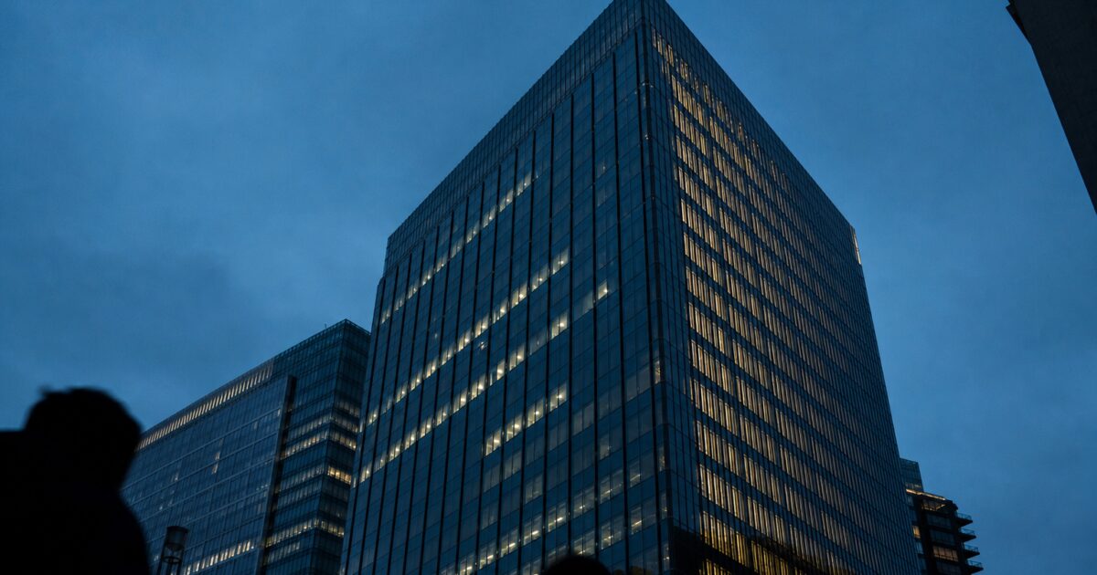Fidelity Avertit : Bitcoin Pourrait Toucher un Creux en Novembre Malgré la Hausse de 30%