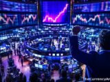 Solana Stuck at $121 as Alpenglow Tests and ETF Flows Eye $148 October Target